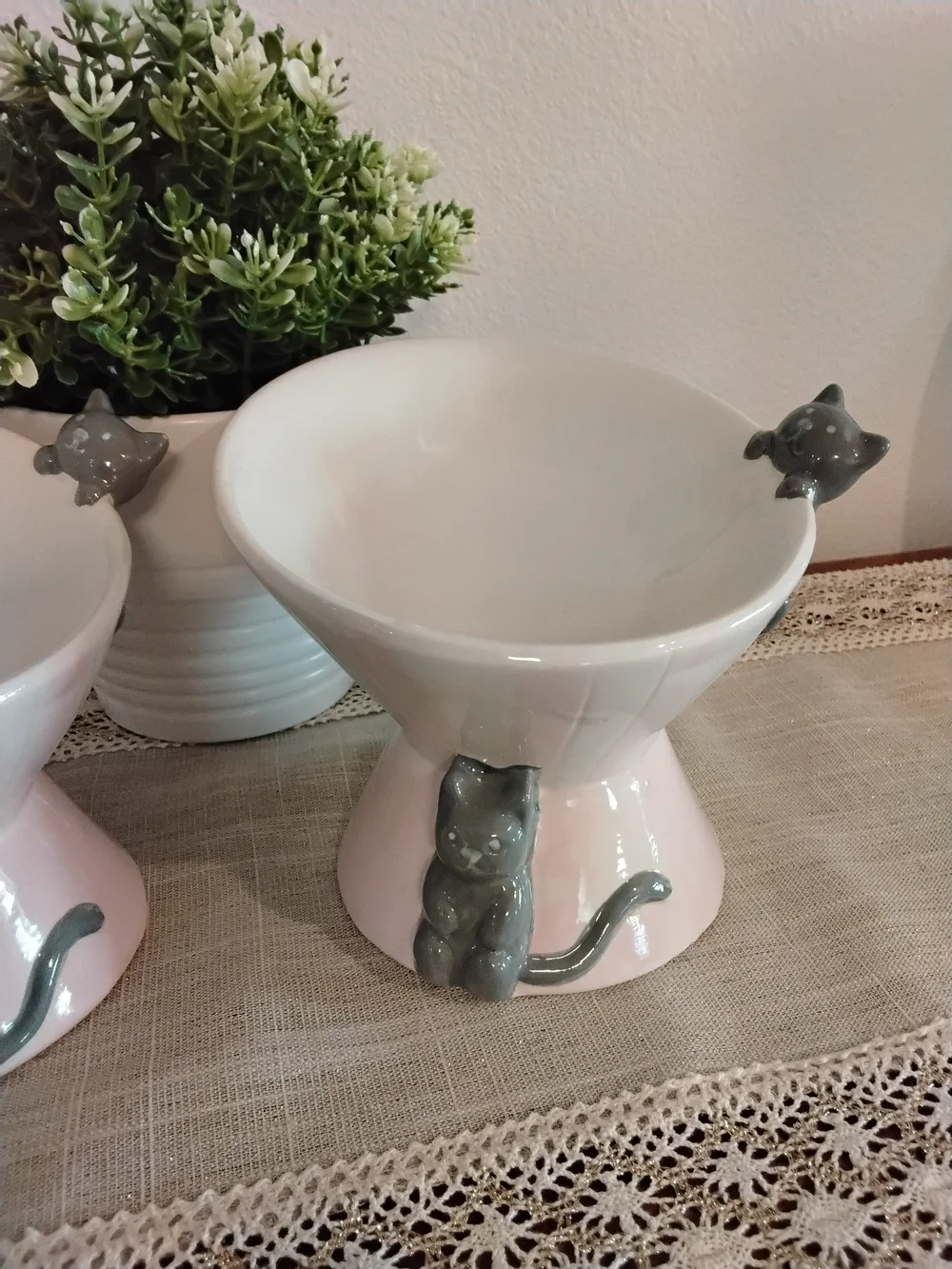Beautiful Pair of Pink Ceramic Cat Bowls 🐈‍⬛🐈🐱
